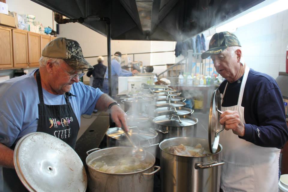 JIM BARBEE & TRACY CAULK, COOKING CHICKEN..jpg