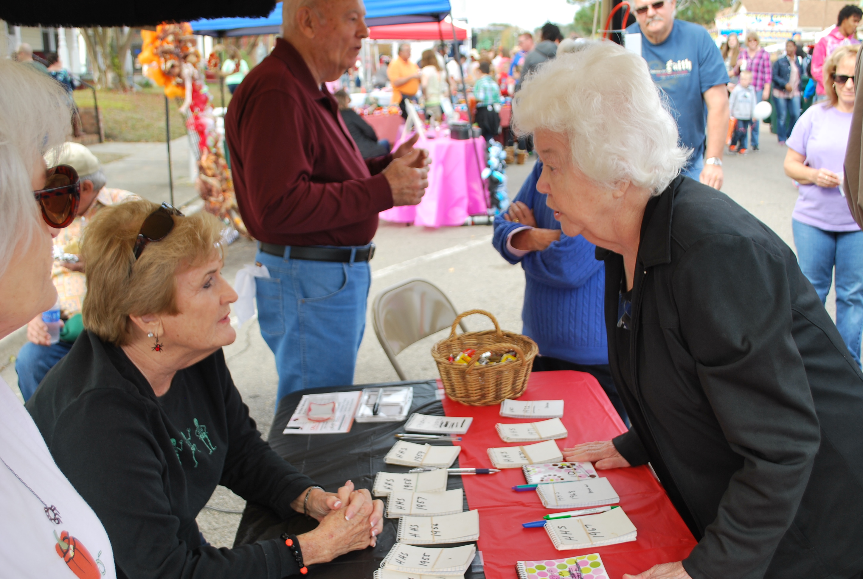 Ginger Vann Baker, Rita Vann Bland, James Moon, unknown DSC_0162.JPG