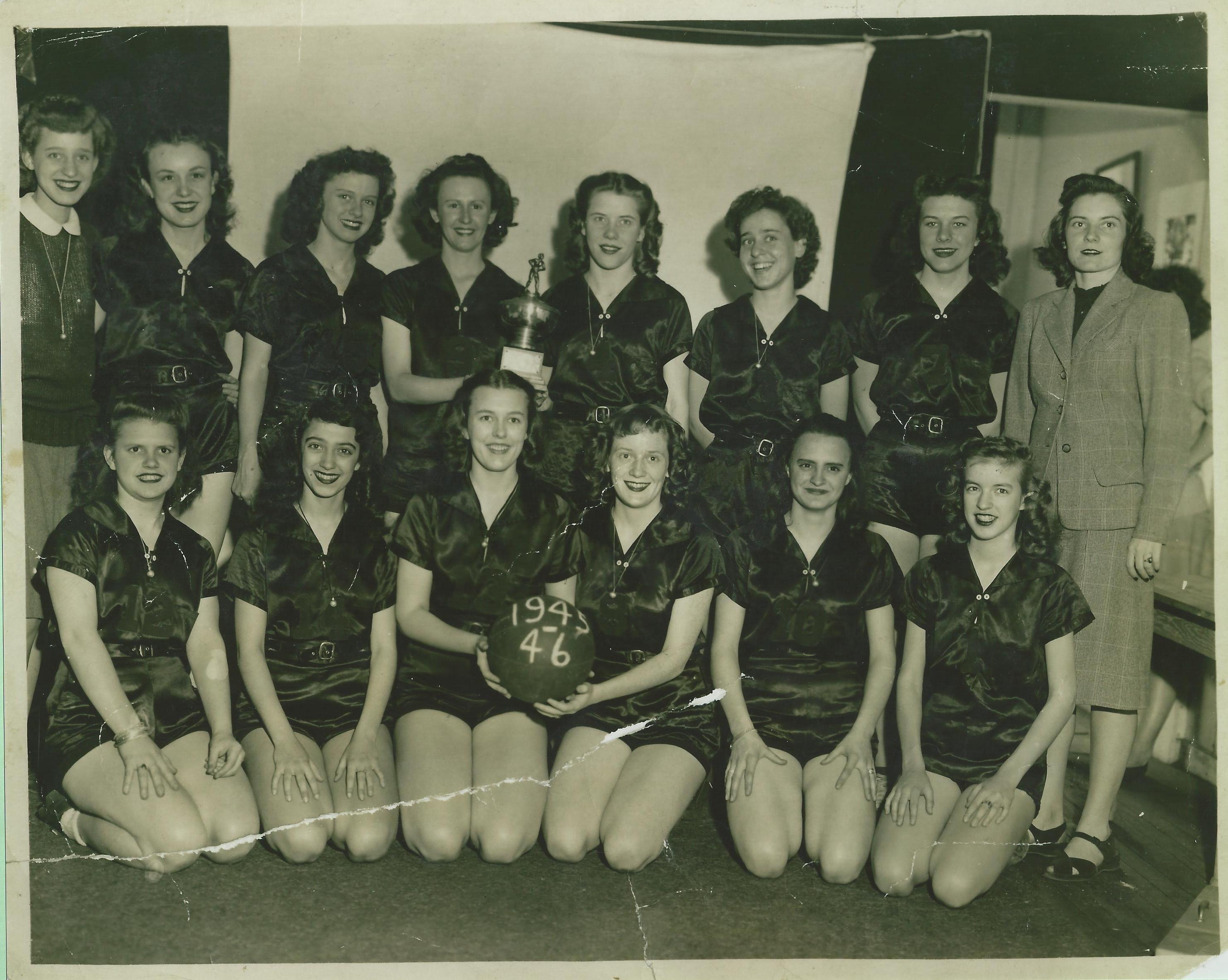 1945-6 Hamlet High Girls Basketball Team.jpg